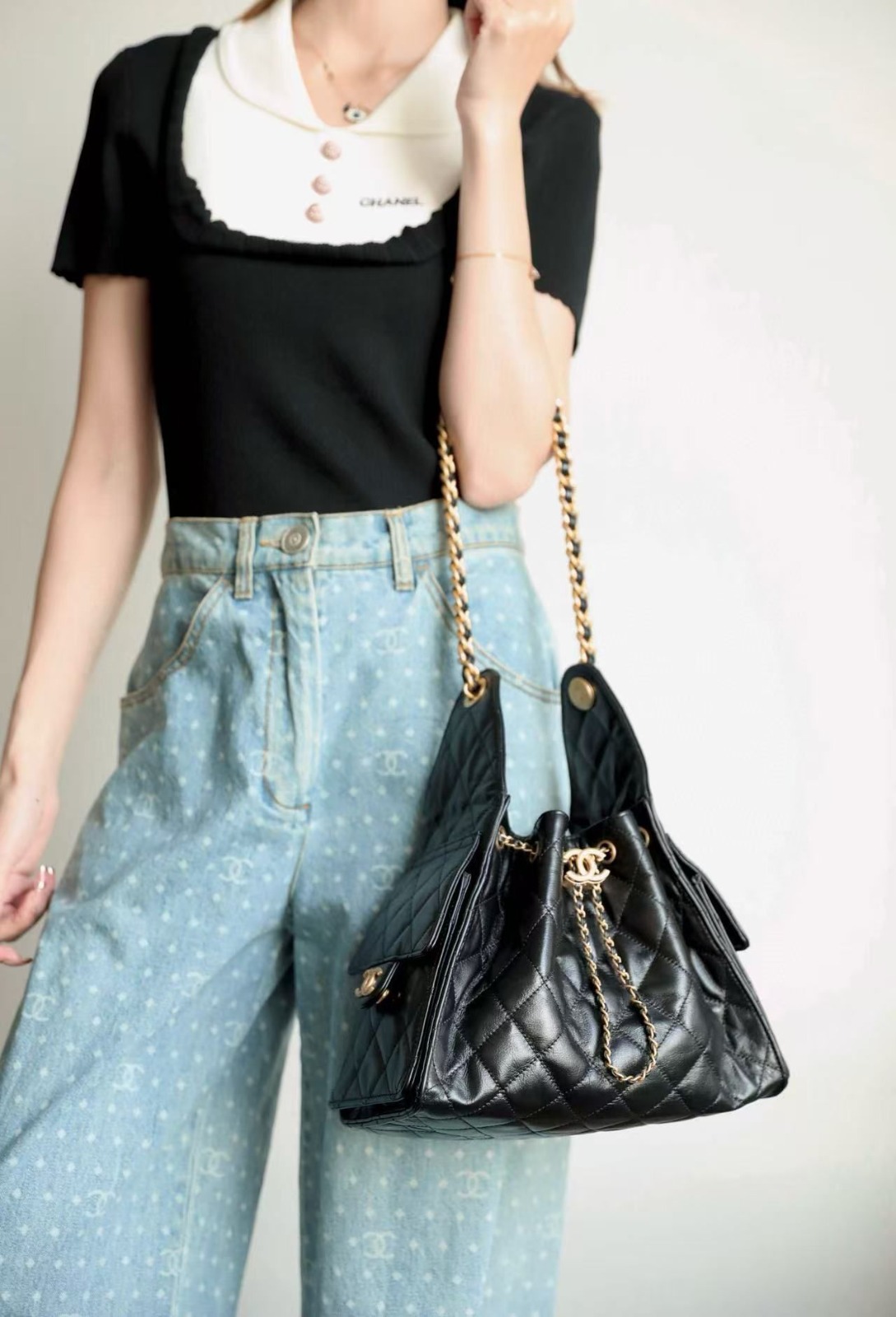 Chanel CC Dweller على الكتف