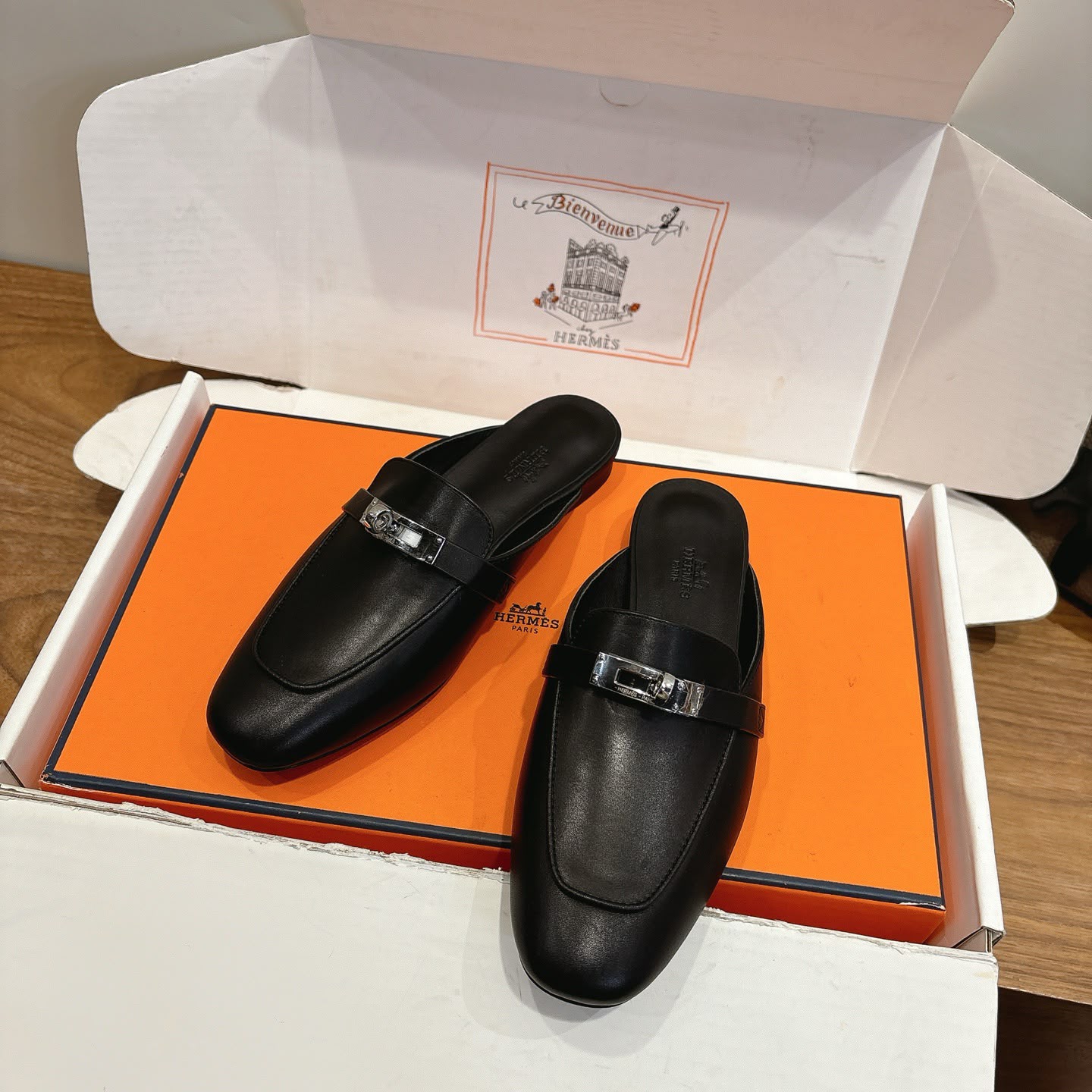 Hermès Oz Mule العلبة